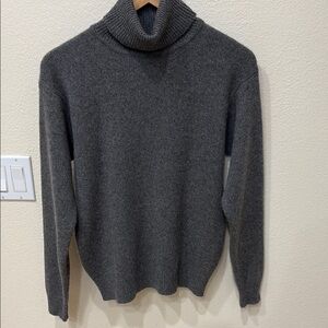 ⭐️Ralph Lauren Purple Label Gray 100% Cashmere Sweater—BEAUTIFUL!! EUC!! Size M